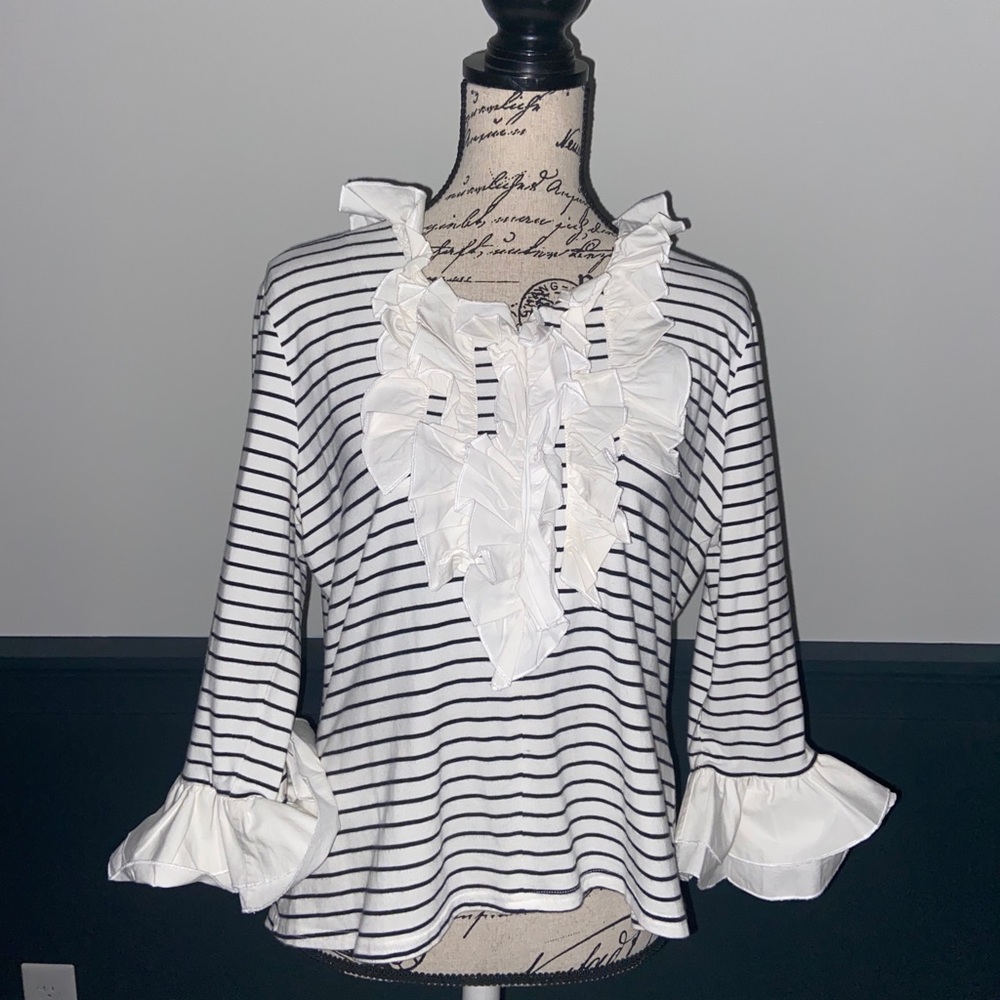 Stera black and white shirt